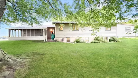 411 Chavis Dr, Hendricks, MN 56136 photo 2