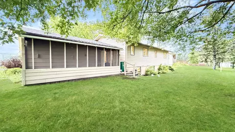 411 Chavis Dr, Hendricks, MN 56136 photo 4