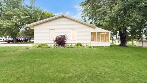 411 Chavis Dr, Hendricks, MN 56136 photo 3