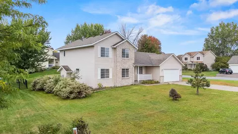 400 Durango Dr, Roberts, WI 54023