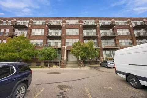1901 E Hennepin Ave #303, Minneapolis, MN 55413