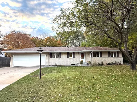 6447 Westchester Cir, Golden Valley, MN 55427