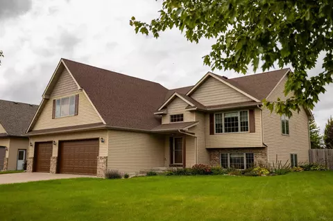 608 Colodoro Ln, Eagle Lake, MN 56024