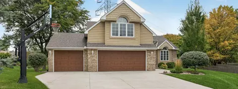 6585 Promontory Dr, Eden Prairie, MN 55346