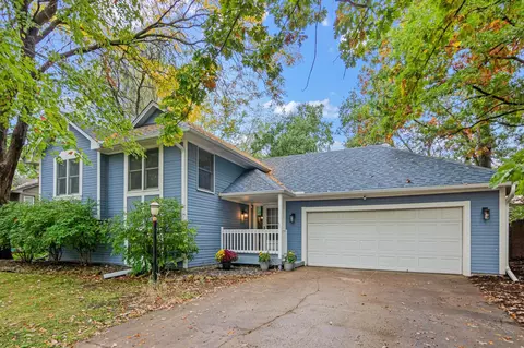 2365 Hillwood Dr E, Maplewood, MN 55119