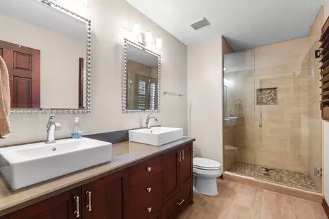 Bath - 14147 Dearborn Path, Rosemount, MN 55068 photo 4 of 4