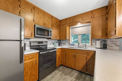 Kitchen - 307 8th Ave SE, Mapleton, MN 56065 photo 3 of 6