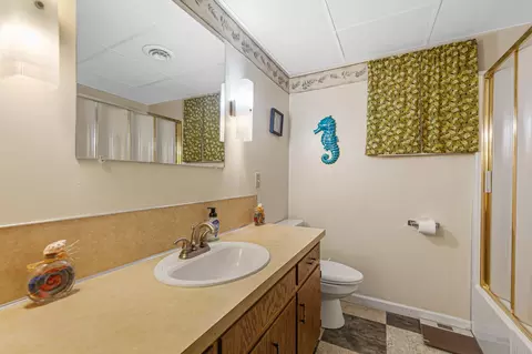 Bath - 307 8th Ave SE, Mapleton, MN 56065 photo 3 of 3