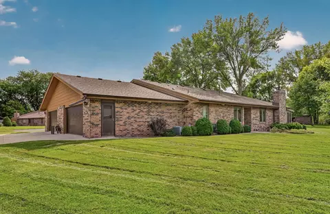 2241 Baihly Ln SW, Rochester, MN 55902