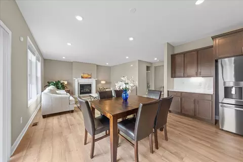 819 Spancil Hill Vw, Woodbury, MN 55129
