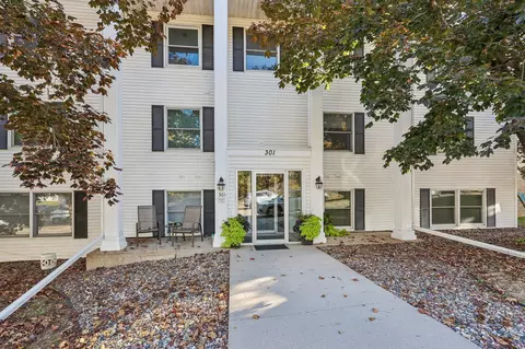 301 3rd St S #103, Stillwater, MN 55082
