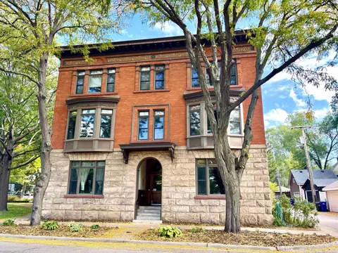 110 Saint Albans St N #3, Saint Paul, MN 55104