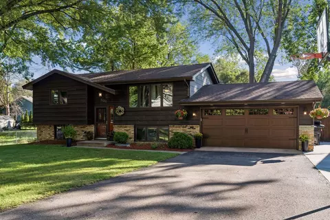 8485 Red Oak Dr, Mounds View, MN 55112