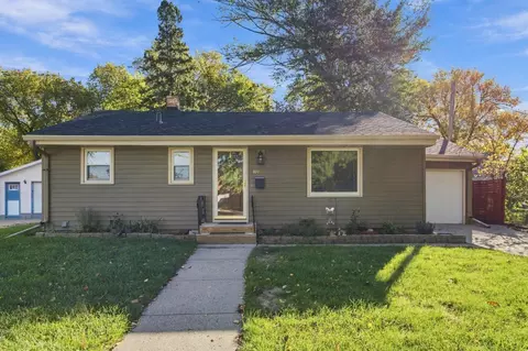 1018 21st St S, Fargo, ND 58103