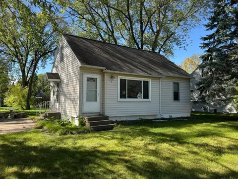 1 Pine Dr, Circle Pines, MN 55014