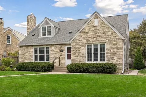 1359 Idaho Ave W, Falcon Heights, MN 55108