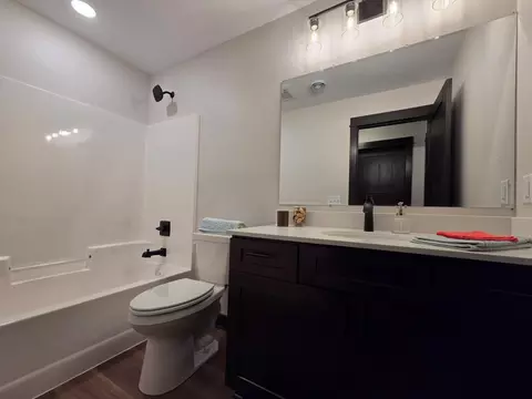 Bath - 1088 Cullen St, Saint Peter, MN 56082 photo 1 of 5