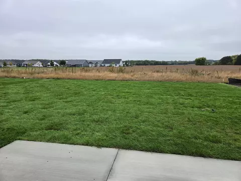 Exterior - 1088 Cullen St, Saint Peter, MN 56082 photo 2 of 3