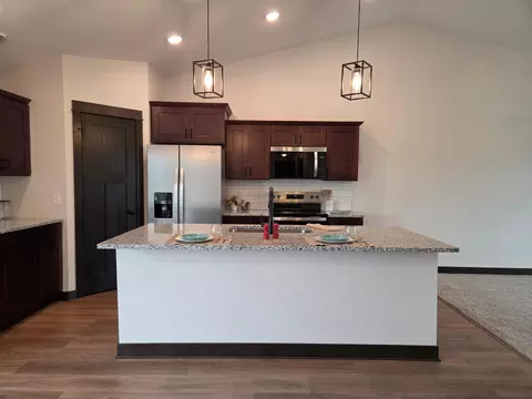 Kitchen - 1088 Cullen St, Saint Peter, MN 56082 photo 5 of 6