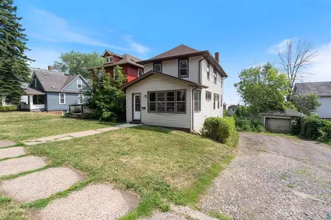 1110 E 10th St, Duluth, MN 55805