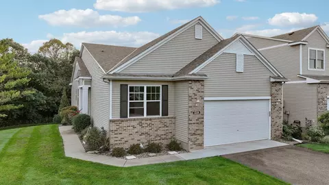 218 River Woods Dr W, Saint Paul Park, MN 55071