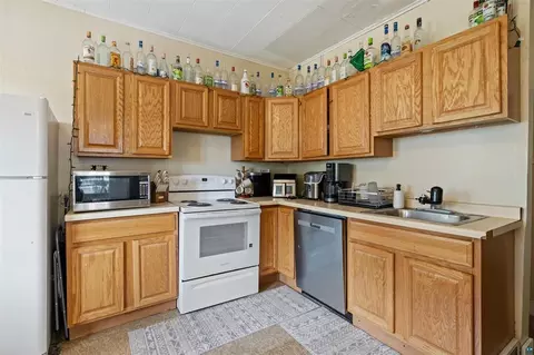 Kitchen - 203 S 18th Ave E, Duluth, MN 55812 photo 1 of 2