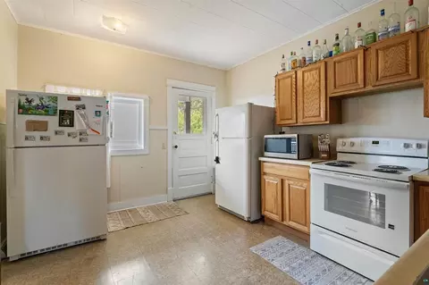 Kitchen - 203 S 18th Ave E, Duluth, MN 55812 photo 2 of 2