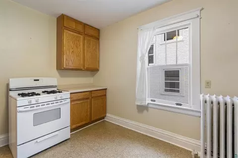 Kitchen - 1415 E 4th St, Duluth, MN 55805 photo 6 of 6