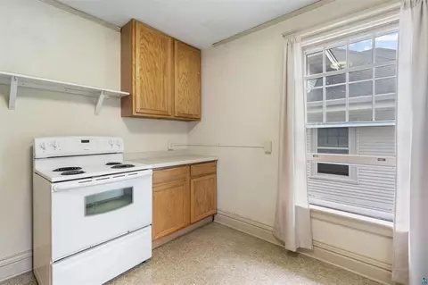 Kitchen - 1415 E 4th St, Duluth, MN 55805 photo 3 of 6
