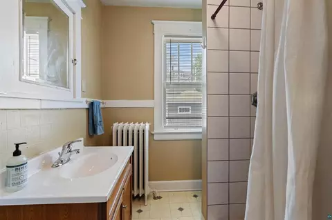 Bath - 1415 E 4th St, Duluth, MN 55805 photo 2 of 3