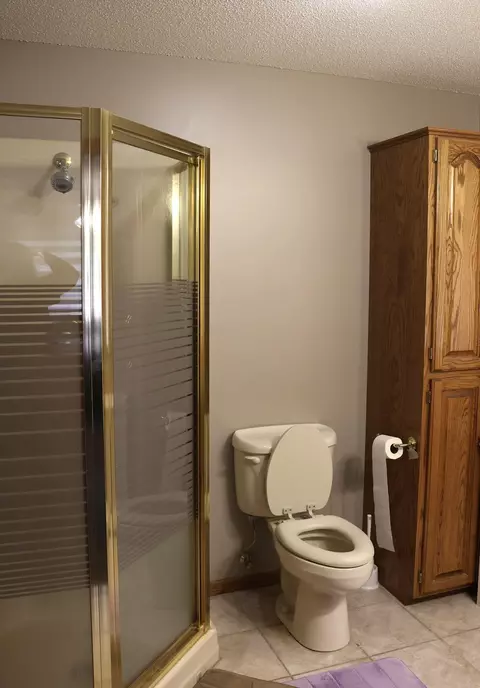 Bath - 425 2nd Ave NE, Milaca, MN 56353 photo 2 of 2