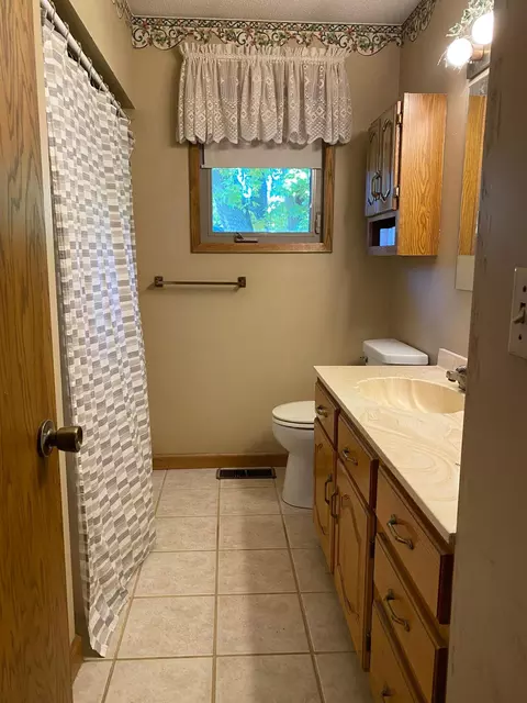 Bath - 1760 48th Ave NE, Willmar, MN 56201 photo 1 of 1