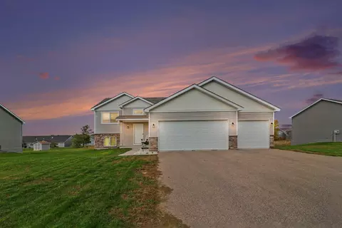 1304 Mulberry Ave NE, Montgomery, MN 56069