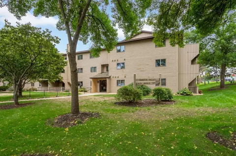 925 Bahls Dr #307, Hastings, MN 55033