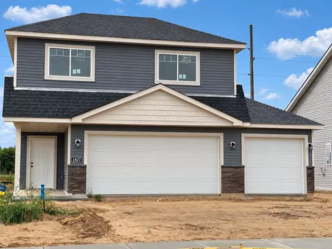 1827 Pierce St S, Cambridge, MN 55008