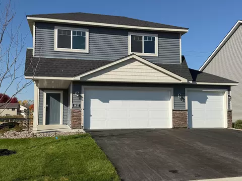 1827 Pierce St S, Cambridge, MN 55008