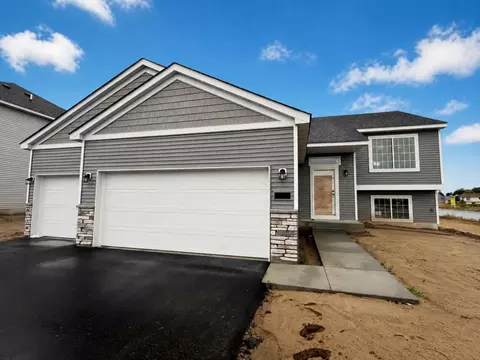 1923 Pierce St S, Cambridge, MN 55008