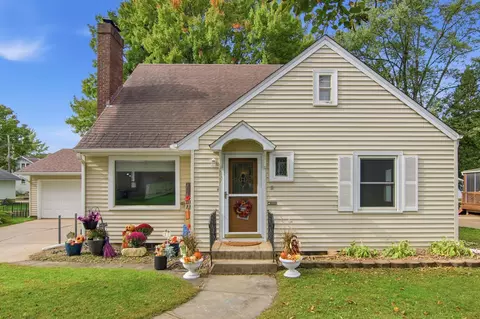 837 Hopwood Ave, Menomonie, WI 54751