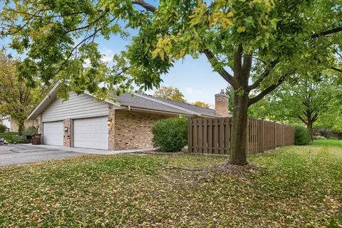 2261 Wildwood Cir, Minnetonka, MN 55305