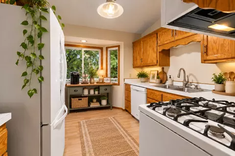 Kitchen - 9200 124th Pl N, Champlin, MN 55316 photo 4 of 4