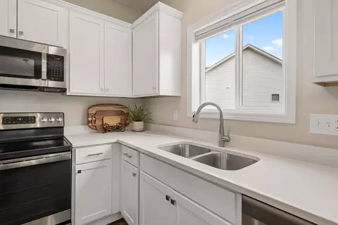 Kitchen - 331 Riverview Cir, Hanover, MN 55341 photo 8 of 8