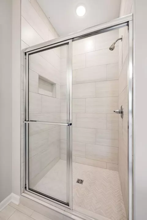 Bath - 331 Riverview Cir, Hanover, MN 55341 photo 4 of 5