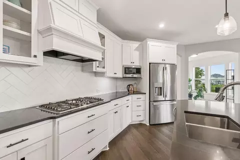 Kitchen - 10887 131st Ave N, Champlin, MN 55316 photo 4 of 7