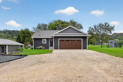 17 Richland Ave, Saint Charles, MN 55972