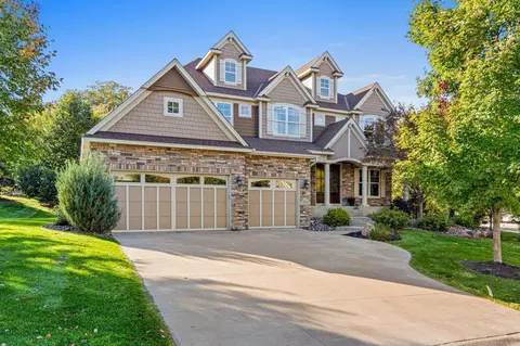 5515 Upland Ln N, Plymouth, MN 55446