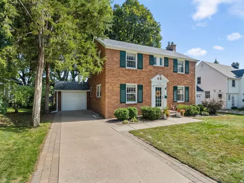 1776 Asbury St, Falcon Heights, MN 55113