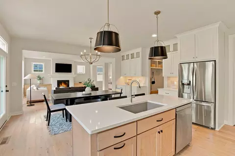 5392 Rolling Hills Pkwy, Chaska, MN 55318