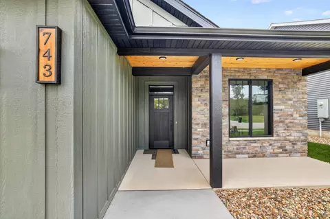743 Kodiak Dr NW, Stewartville, MN 55976