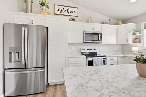 Kitchen - 101 5th St E, Horace, ND 58047 photo 2 of 4