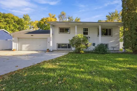 2028 16th St S, Moorhead, MN 56560